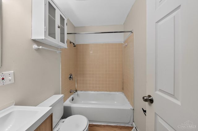 1911 Ashbrook Drive, Cincinnati, OH 45238