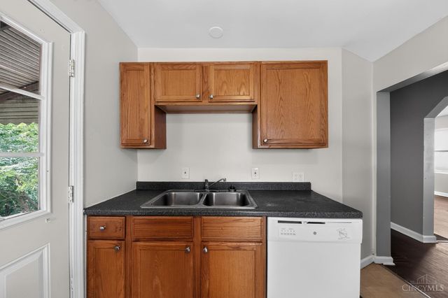1911 Ashbrook Drive, Cincinnati, OH 45238