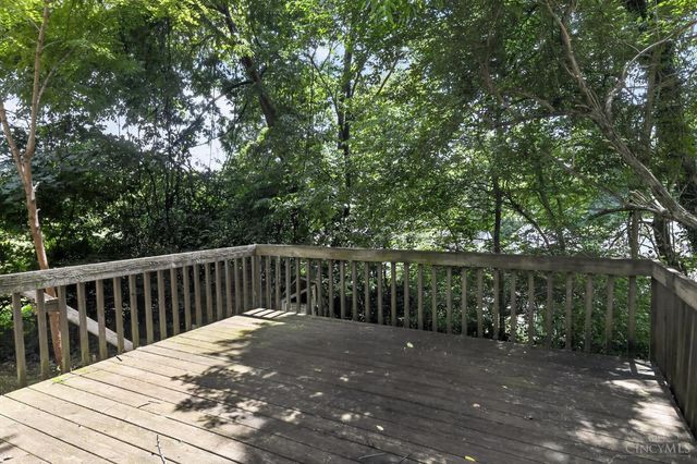 1911 Ashbrook Drive, Cincinnati, OH 45238