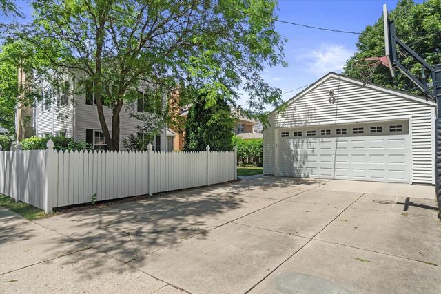 2504 N 90th STREET, Wauwatosa, WI 53226