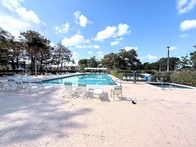 7900 NW 50th St 304, Lauderhill, FL 33351