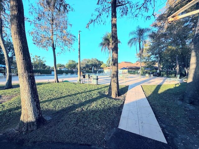 7900 NW 50th St 304, Lauderhill, FL 33351