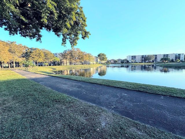 7900 NW 50th St 304, Lauderhill, FL 33351