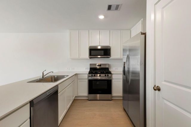 490 Southern Magnolia Way, Magnolia, TX 77354