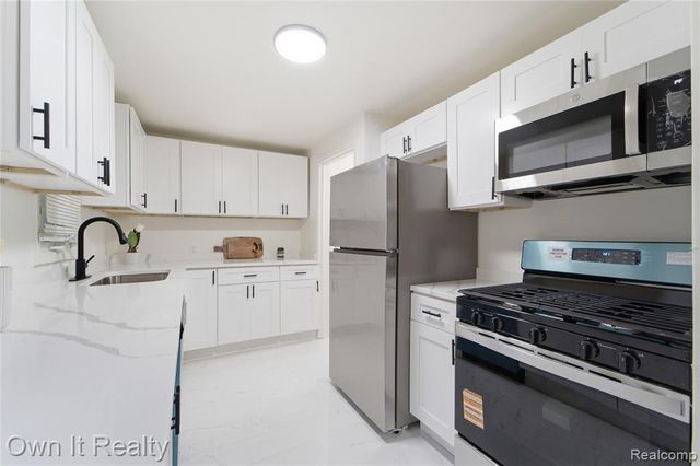 21300 Westhampton Street, Oak Park, MI 48237