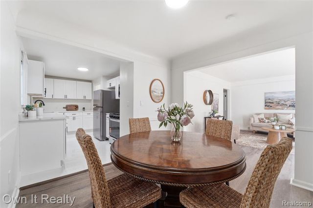 21300 Westhampton Street, Oak Park, MI 48237