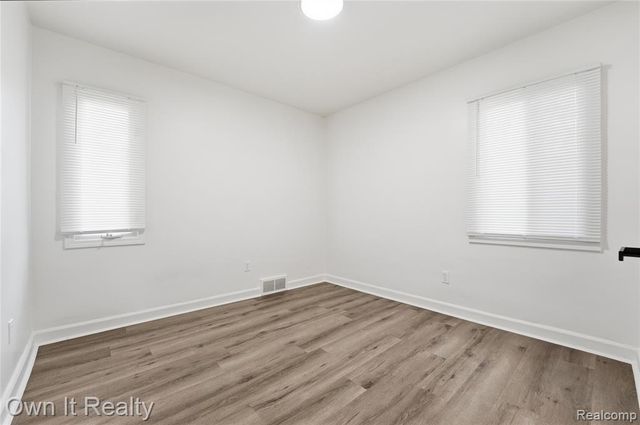 21300 Westhampton Street, Oak Park, MI 48237