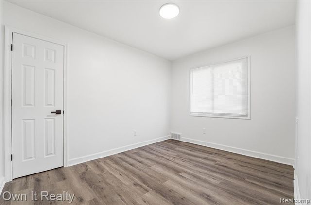 21300 Westhampton Street, Oak Park, MI 48237