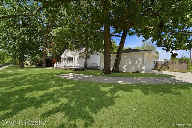 21300 Westhampton Street, Oak Park, MI 48237
