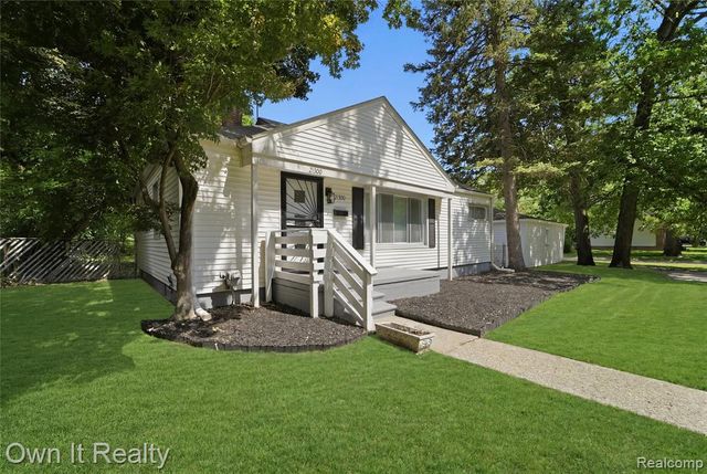 21300 Westhampton Street, Oak Park, MI 48237