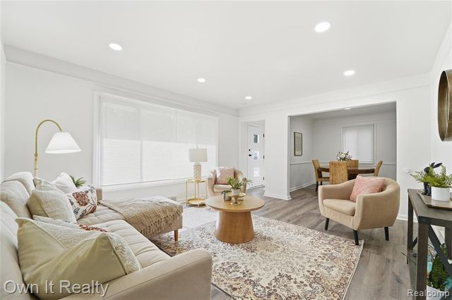 21300 Westhampton Street, Oak Park, MI 48237