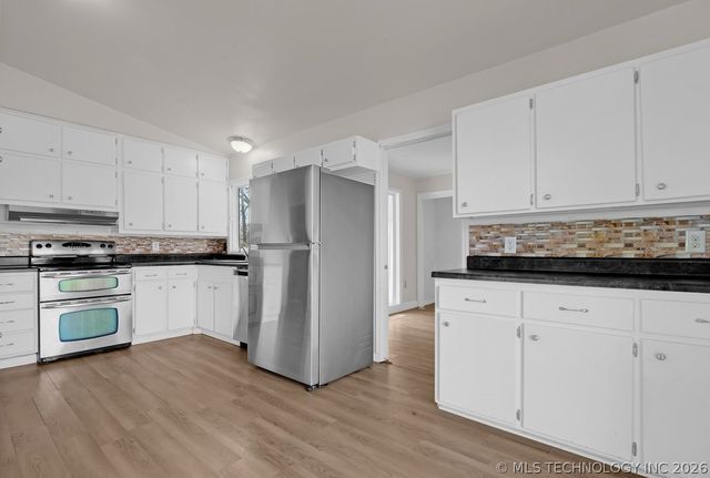 402 Lahoma, Bartlesville, OK 74003