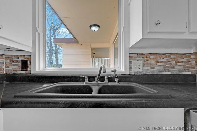 402 Lahoma, Bartlesville, OK 74003