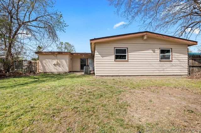 402 Lahoma, Bartlesville, OK 74003