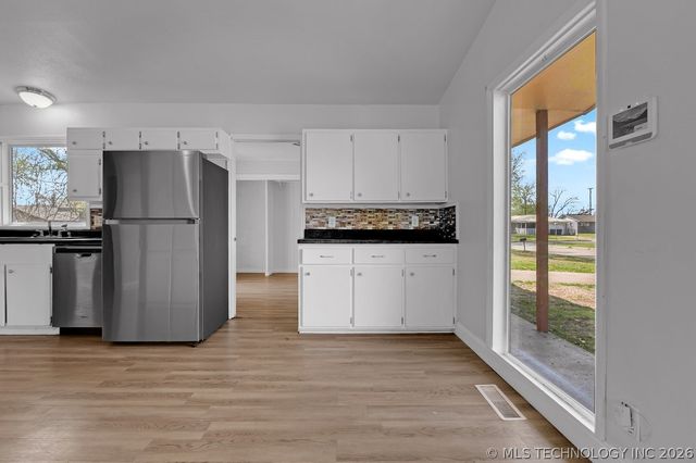 402 Lahoma, Bartlesville, OK 74003