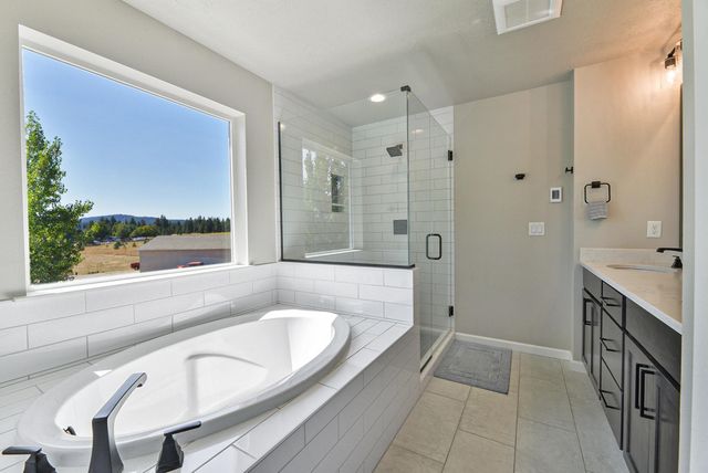 2648 S Fairmont Estates Dr, Greenacres, WA 99016