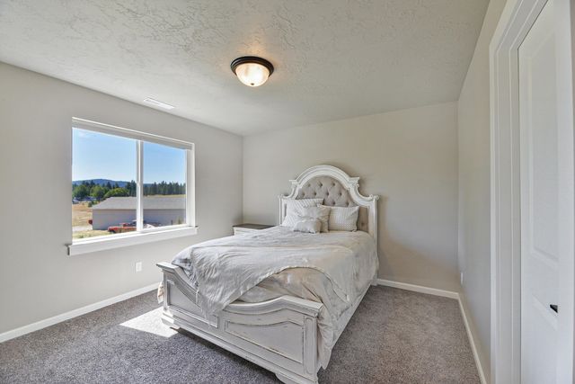 2648 S Fairmont Estates Dr, Greenacres, WA 99016