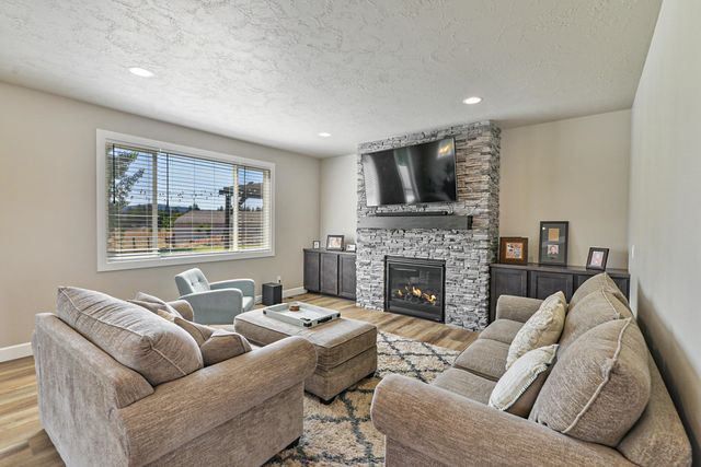 2648 S Fairmont Estates Dr, Greenacres, WA 99016