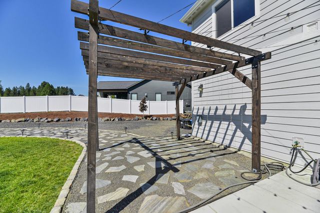 2648 S Fairmont Estates Dr, Greenacres, WA 99016
