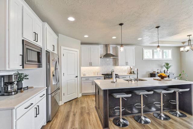 2648 S Fairmont Estates Dr, Greenacres, WA 99016