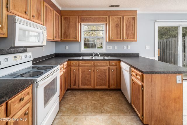 2345 Vineyard Drive E-10, Winterville, NC 28590