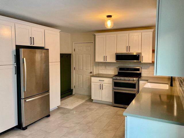 33 Clearwater Circle, Shelburne, VT 05482