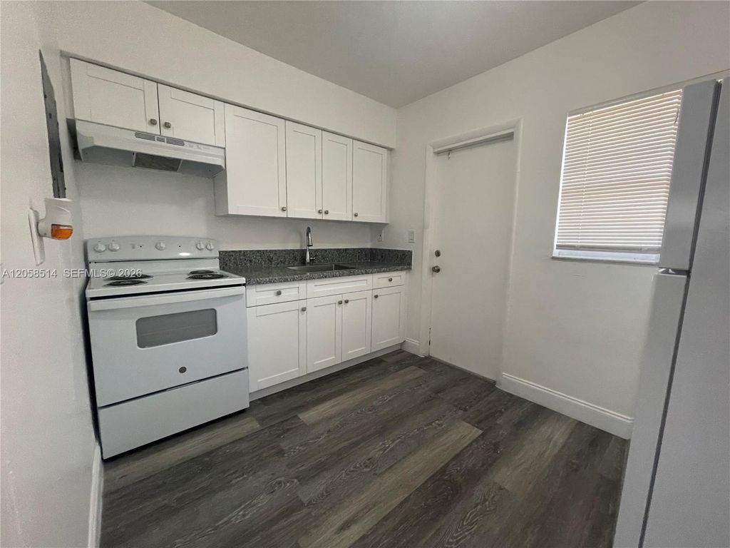 15940 NE 19th Ct 2, North Miami Beach, FL 33162