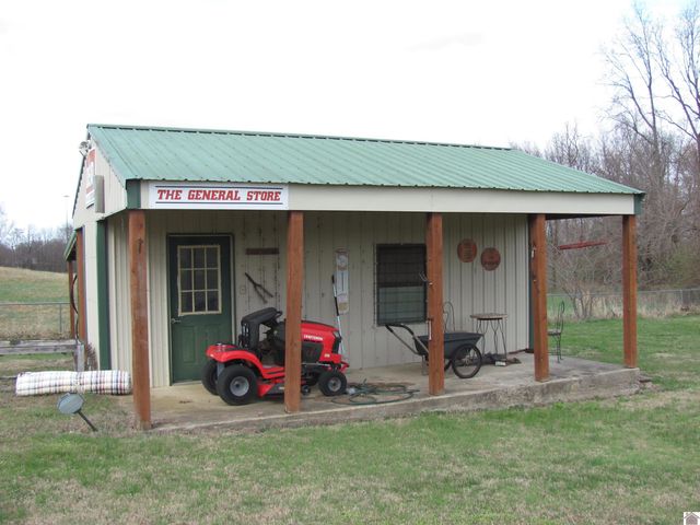 384 CARDINAL RD, Mayfield, KY 42066