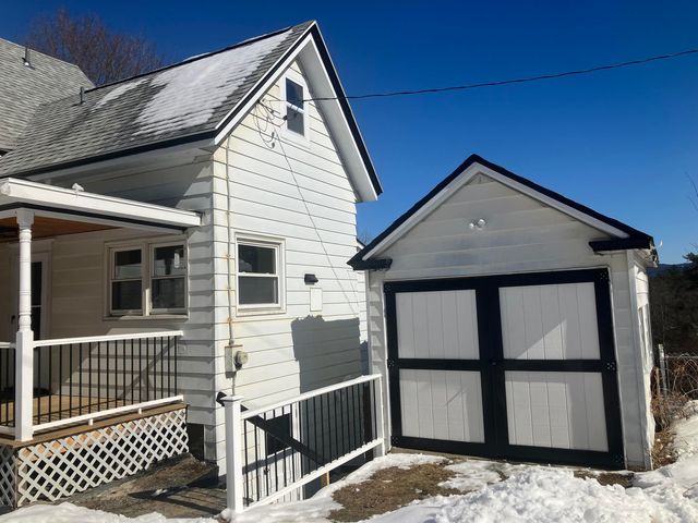 527 Route 121, Rockingham, VT 05101