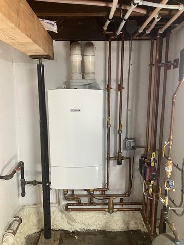 527 Route 121, Rockingham, VT 05101