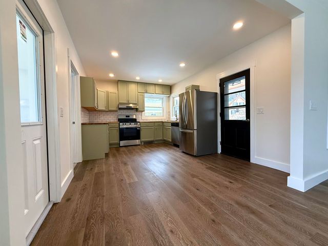 527 Route 121, Rockingham, VT 05101