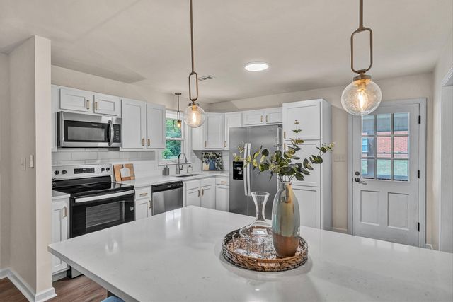 5712 Littlehorn DR, Roanoke, VA 24018