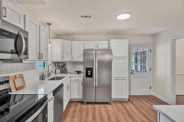 5712 Littlehorn DR, Roanoke, VA 24018