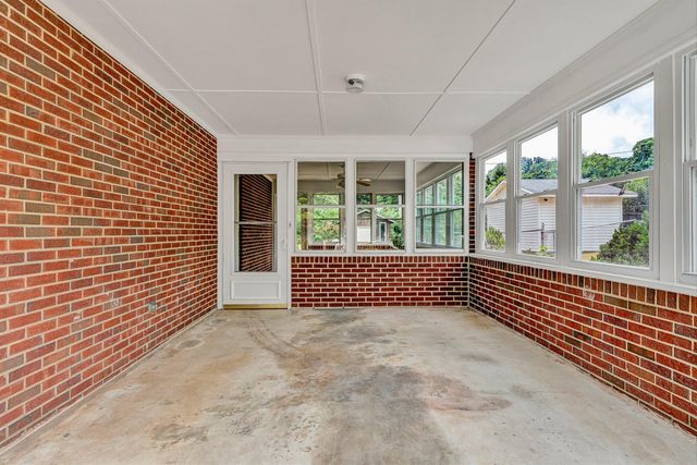 5712 Littlehorn DR, Roanoke, VA 24018