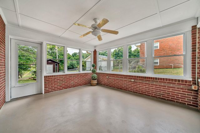 5712 Littlehorn DR, Roanoke, VA 24018