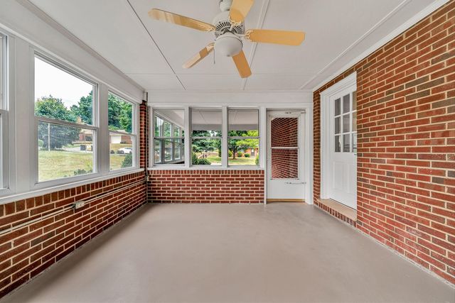 5712 Littlehorn DR, Roanoke, VA 24018