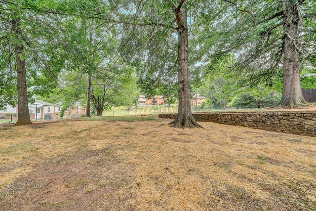 5712 Littlehorn DR, Roanoke, VA 24018