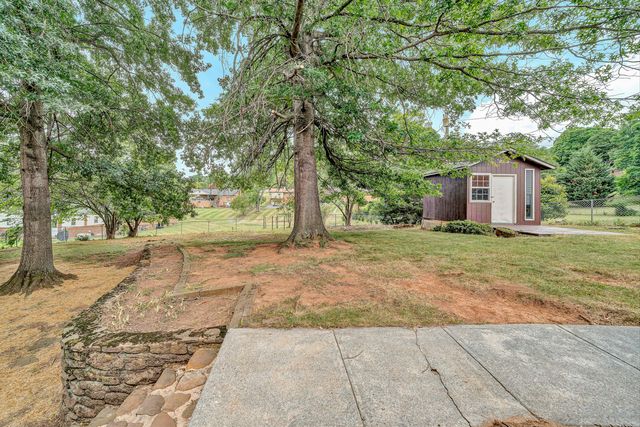 5712 Littlehorn DR, Roanoke, VA 24018