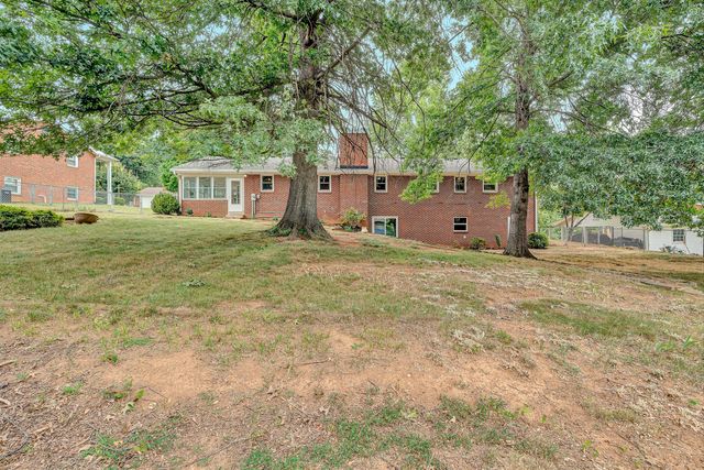 5712 Littlehorn DR, Roanoke, VA 24018