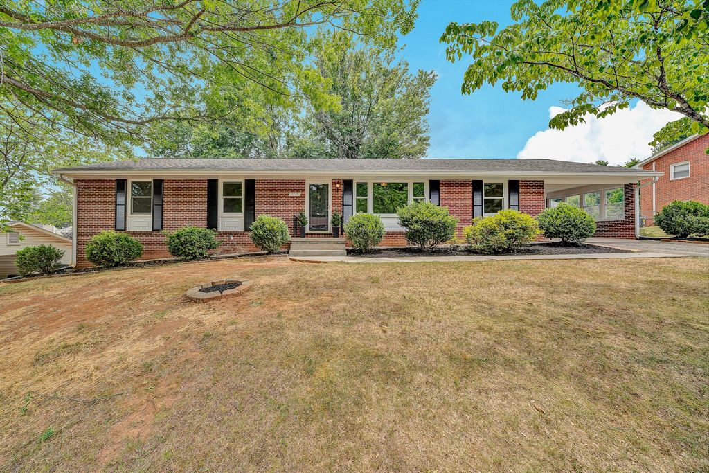 5712 Littlehorn DR, Roanoke, VA 24018