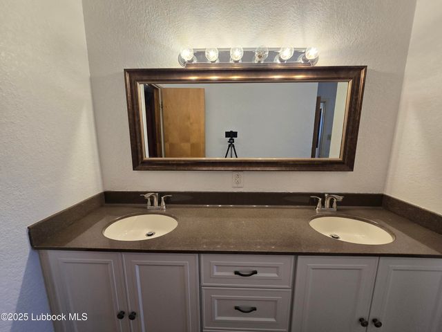 1681 Co Rd 380, Denver City, TX 79323