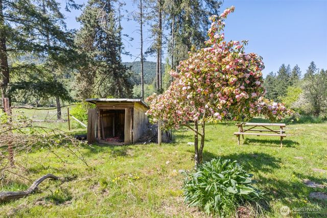 2252 Black Diamond Road, Port Angeles, WA 98363