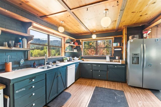 2252 Black Diamond Road, Port Angeles, WA 98363