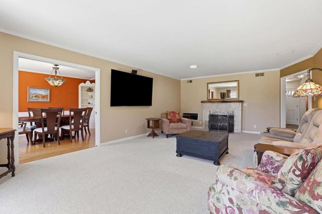 325 San Vincente Avenue, Salinas, CA 93901