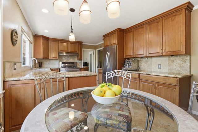325 San Vincente Avenue, Salinas, CA 93901