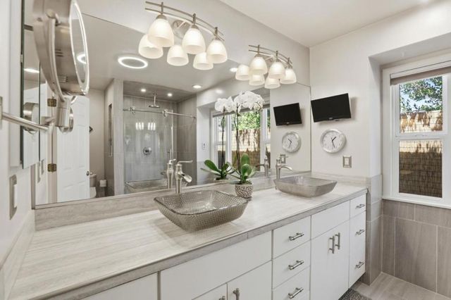 325 San Vincente Avenue, Salinas, CA 93901