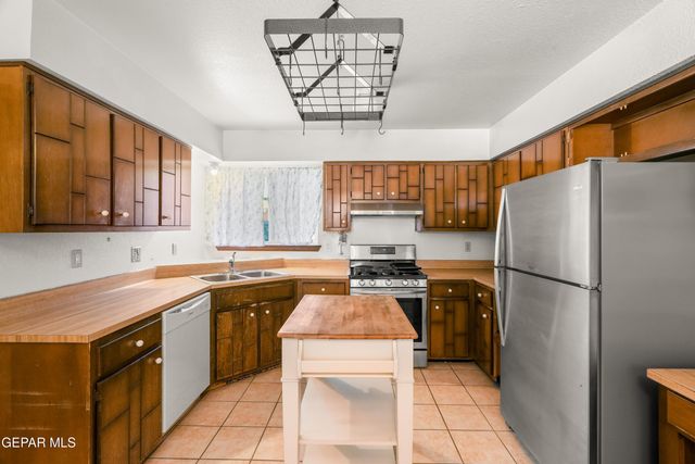 11062 JOHNNY MILLER Drive, El Paso, TX 79936
