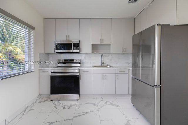 2323 NW 15th St 2, Miami, FL 33125