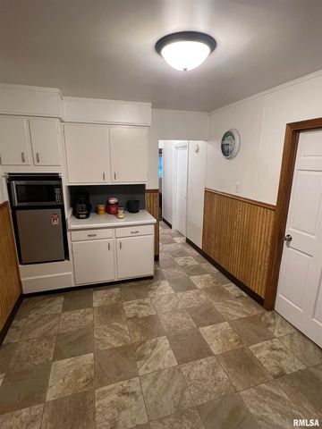 105 W MAIN Street, East Galesburg, IL 61430