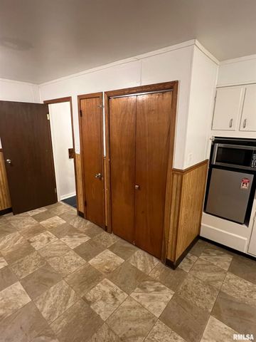 105 W MAIN Street, East Galesburg, IL 61430